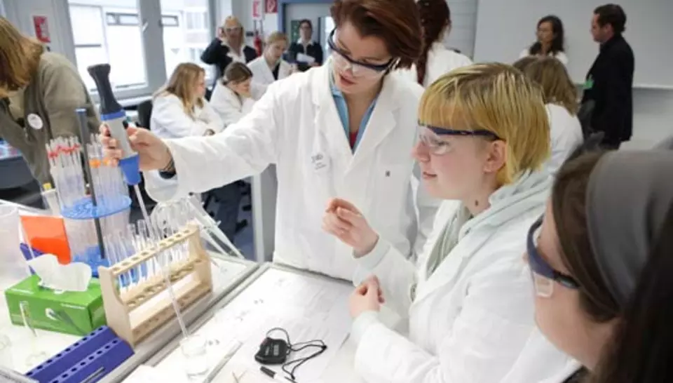 When scientists work with schoolchildren diaporama,9054-girlsday_06__0034.jpeg