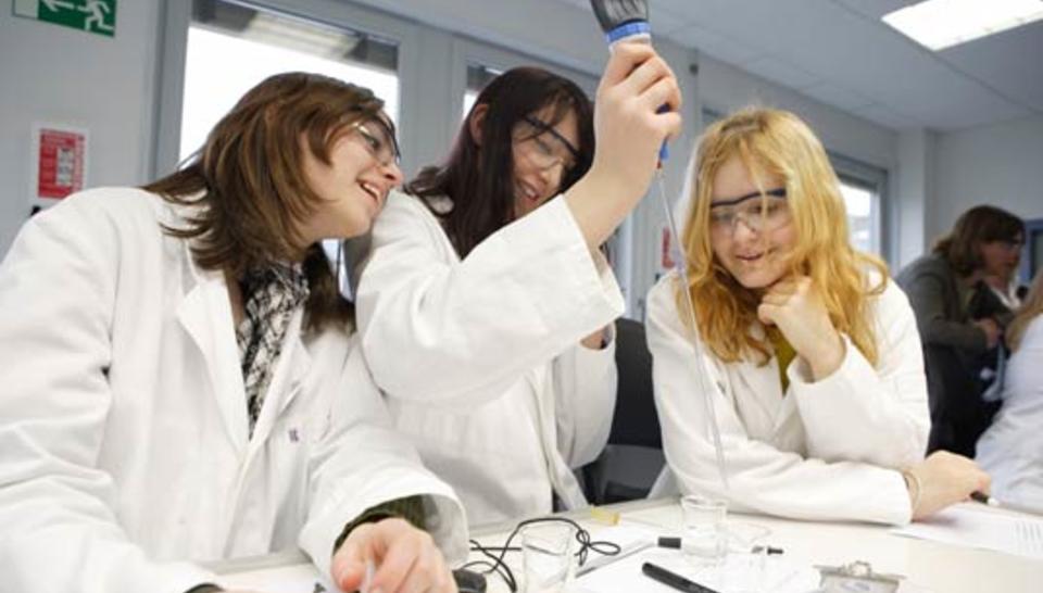 Quand les scientifiques se tournent vers les écoliers diaporama,4368-girlsday_06__0032.jpeg