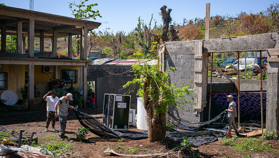 Mission à Mayotte, Fondation Veolia avec la Croix-Rouge française - photo © Guillaume Binet/MYOP