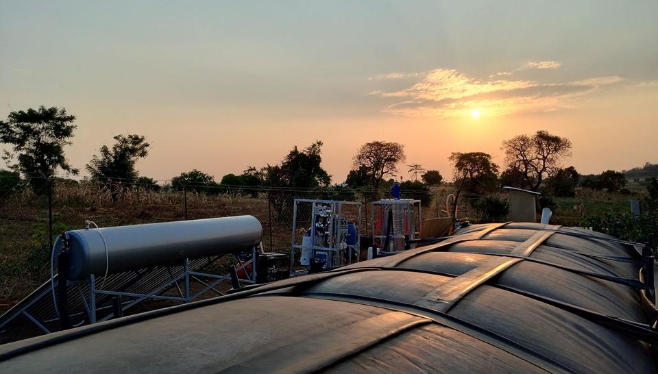 Coucher de soleil sur le Saniforce déployé dans le camps de réfugiés de Kyangwali (Ouganda), janvier 2025