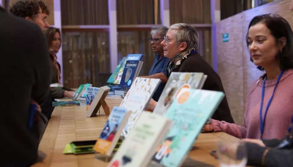 Le Prix du Livre Environnement au forum ACT50, stand de la fondation Veolia