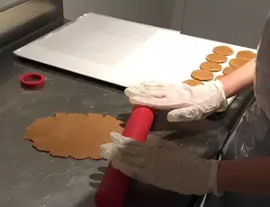 Inauguration d'une biscuiterie ouverte par l'association La Cloche.