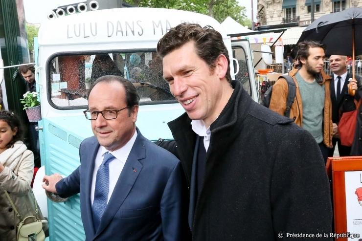 François Hollande rencontre Lulu dans ma rue-1