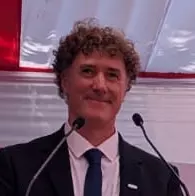 David Poinard au pupitre s'exprimant lors de la cérémonie officielle du lancement du hub.