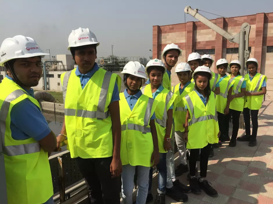 Les jeunes du centre Sangam Vihar lors de la visite Veolia au Sud de Delhi