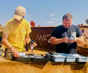 Guy de Sainte Claire et Emmanuel Corbel en mission Veoliaforce au Malawi, juillet 2025