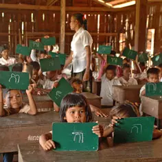 Un nouveau bâtiment pour accueillir tous les élèves d'une commune très pauvre 7190,raw,9SD1216-Enfants-du-Mekong-1.jpg
