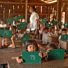 Un nouveau bâtiment pour accueillir tous les élèves d'une commune très pauvre 7190,raw,9SD1216-Enfants-du-Mekong-1.jpg