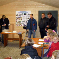 Un centre d'accueil de classe verte s'équipe d'une station écologique en rondins et d'un nid pour cigogne 7211,raw,9EN1260-236.jpg