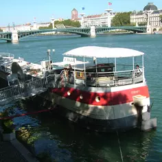 Réaménager les locaux d'une péniche pour accueillir les plus démunis. 7254,raw,9SD1274-236x236.jpg