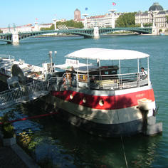 Réaménager les locaux d'une péniche pour accueillir les plus démunis. 7254,raw,9SD1274-236x236.jpg