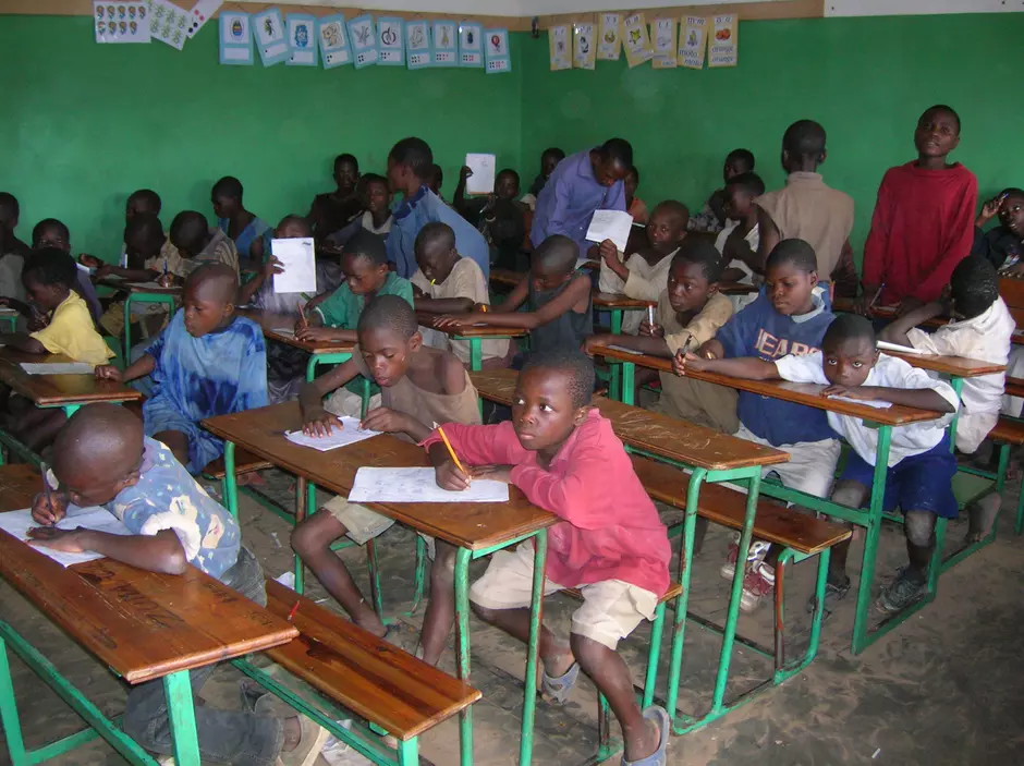 Un centre professionnel pour la réinsertion sociale des enfants de la rue 7315,raw,salesiens-de-don-bosco-alphabetisation-2.JPG