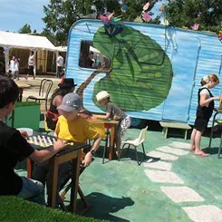 When the LBA caravans come by, the neighborhoods of Nantes smile 9342,raw,LBA.jpg