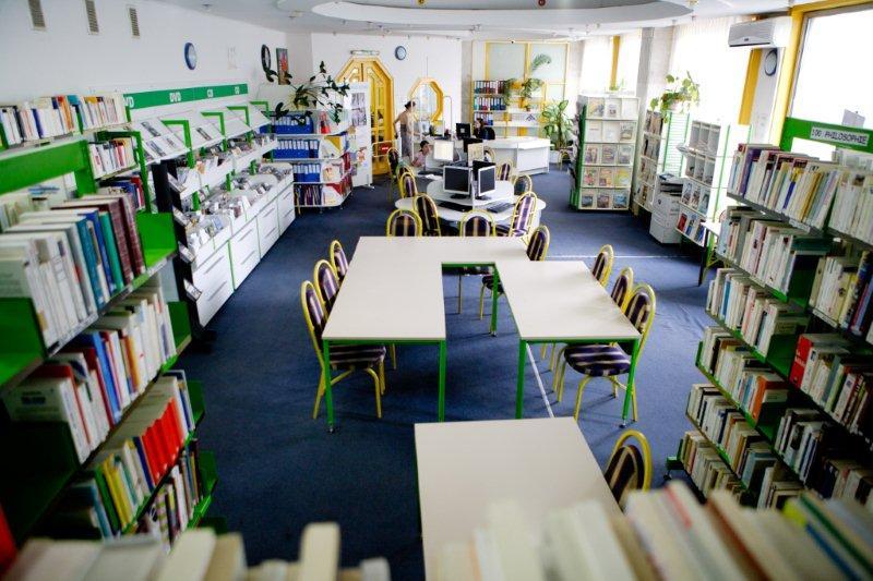 For the 20th anniversary of its presence in Moldava, the Alliance française's media library is sprucing up 9497,raw,12SD1580-Alliance-francaise-de-MoldavieMediatheque1.jpg