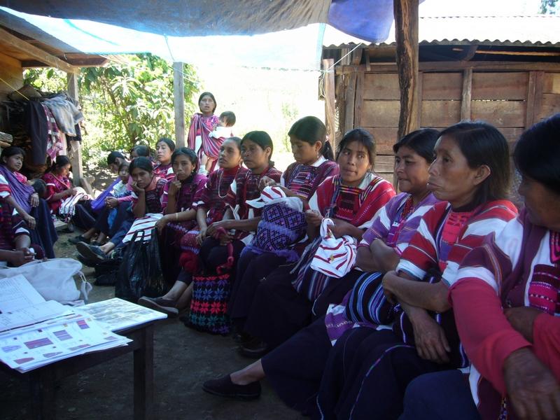 Une école d'alphabétisation ambulante pour les femmes tisserandes des montagnes reculées du Chiapas 9506,raw,El-Caminoatelier1.jpg