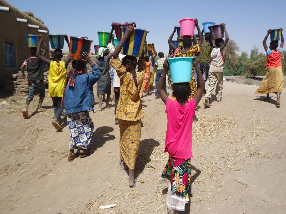 De l'eau potable pour deux écoles de Tombouctou 9876,raw,HD---Eau-et-corvees-_7_.jpg