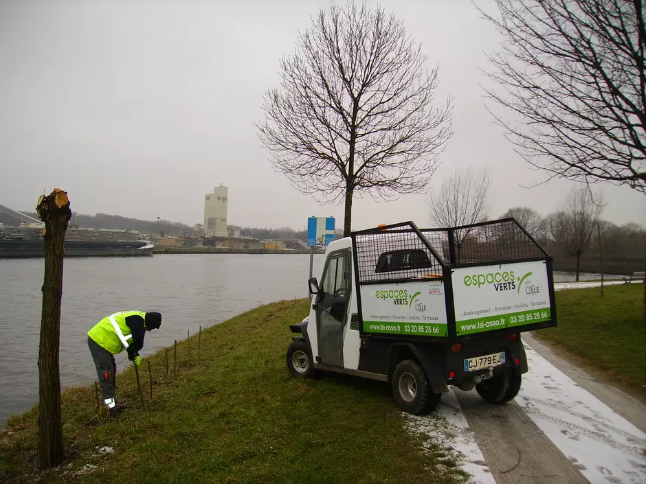 Un chantier d'insertion pour des espaces vraiment « verts » 9919,raw,2012---12SE1577-_o-Lille-Sud-insertion.JPG