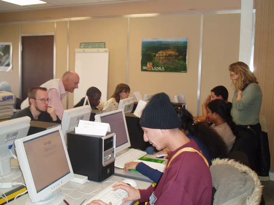 Job seekers and companies connected online 7779,raw,53_france.jpg