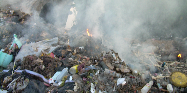 Élimination des déchets dans la savane