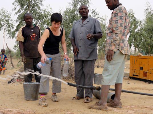Fournir de l'eau potable dans une province isolée du Mali grâce au solaire diaporama,4746-15-Prélèvement-sur-le-nouve.jpeg
